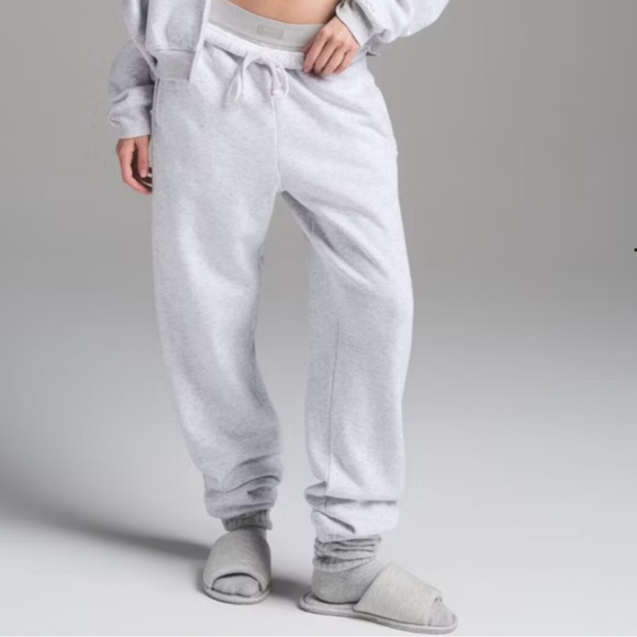 SKIMS Cotton Fleece Classic Jogger in Light Heather Grey; Size XS - Picture 5 of 8